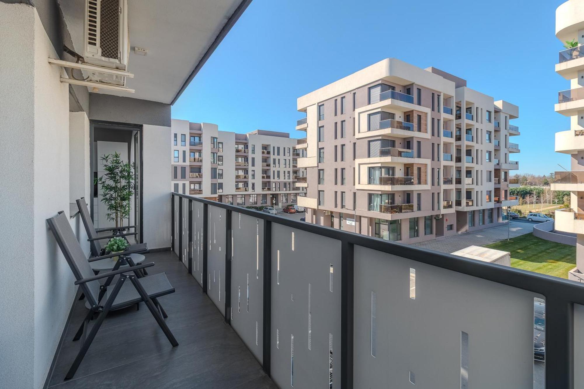 Ceyrat Flat Apartment Oradea Exterior photo