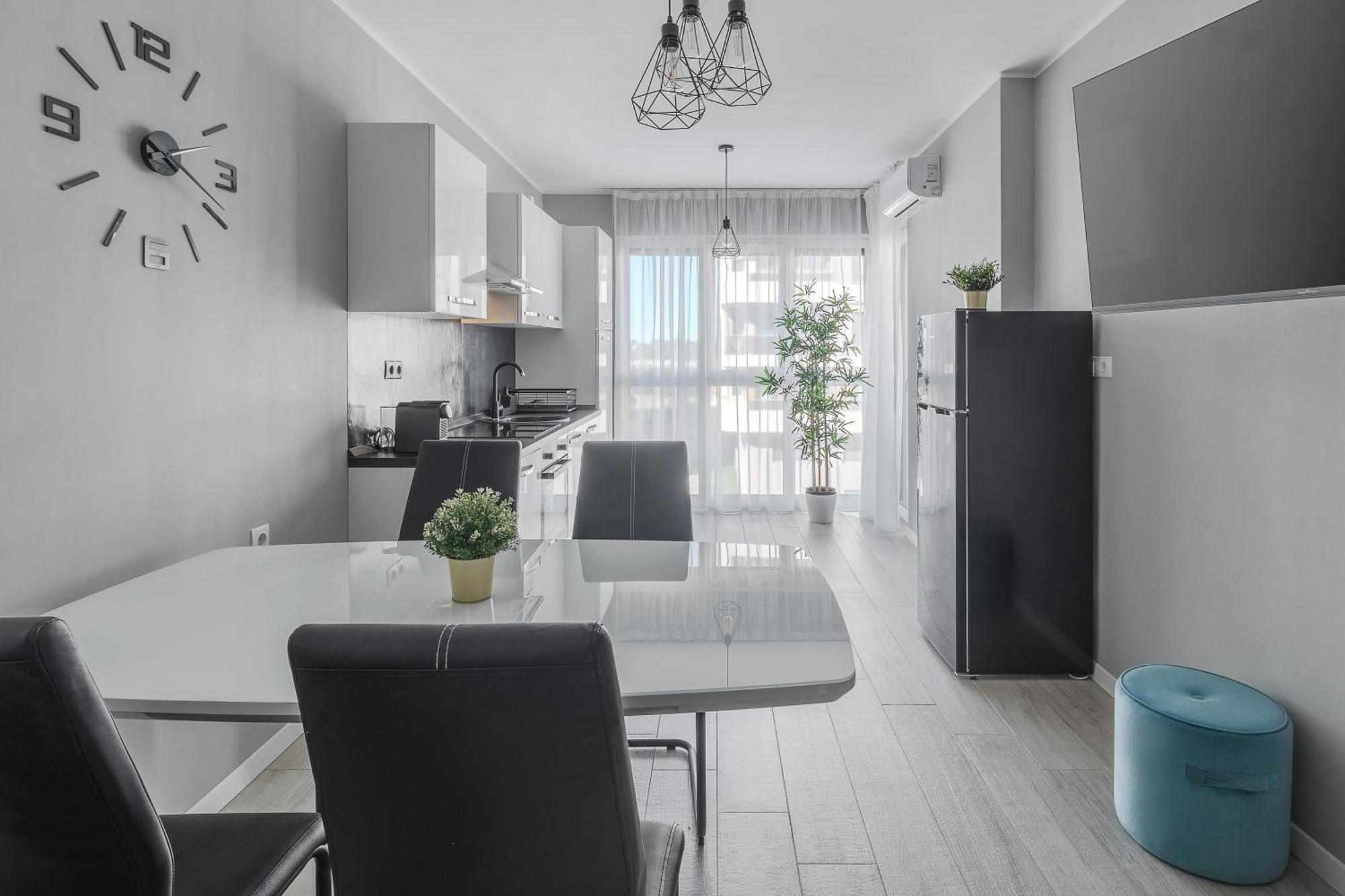 Ceyrat Flat Apartment Oradea Exterior photo