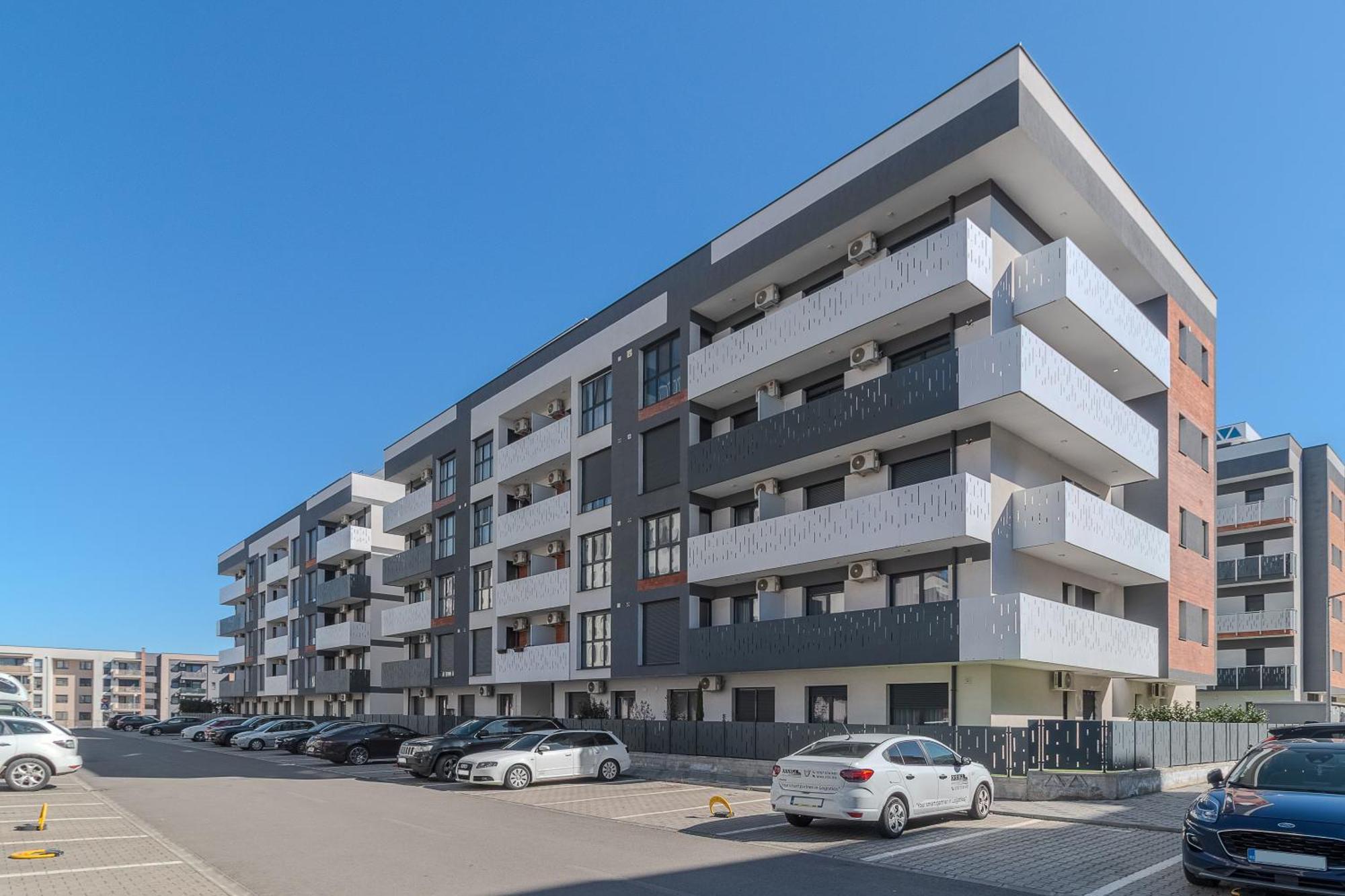 Ceyrat Flat Apartment Oradea Exterior photo
